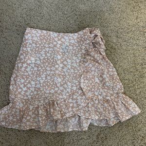 Mini skirt with ruffles!!